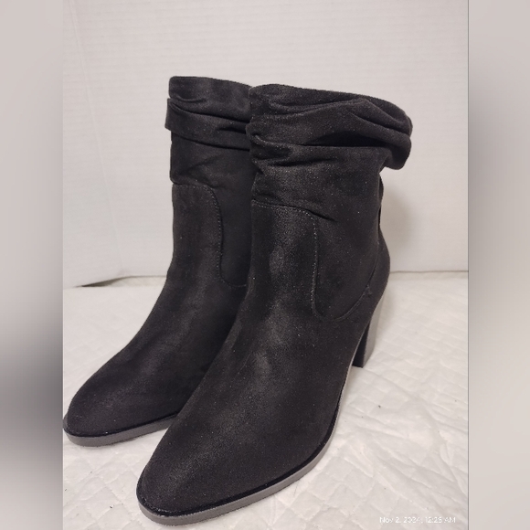 CL by laundry black suede ankle boot size 6.5 - Picture 1 of 9